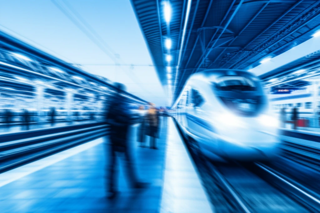 지행역 승강장 및 열차 진입 모습